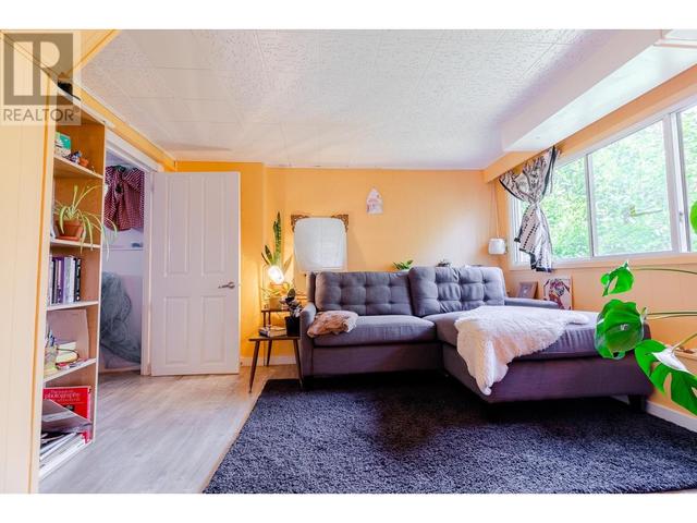 120 Glover Avenue, House detached with 5 bedrooms, 2 bathrooms and 1 parking in New Westminster BC | Image 15