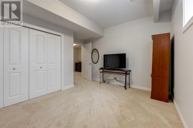 68 Westland Crescent Sw, House detached with 3 bedrooms, 3 bathrooms and 4 parking in Calgary AB | Image 36
