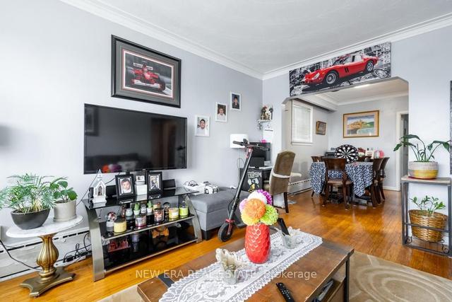 388a Whitmore Ave, House detached with 4 bedrooms, 2 bathrooms and 3 parking in Toronto ON | Image 11