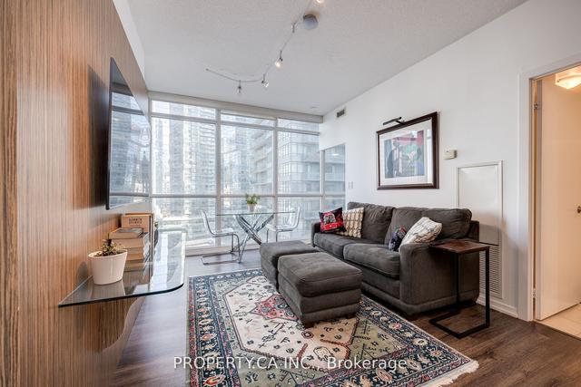 1501 - 65 Bremner Blvd, Condo with 2 bedrooms, 2 bathrooms and 0 parking in Toronto ON | Image 6
