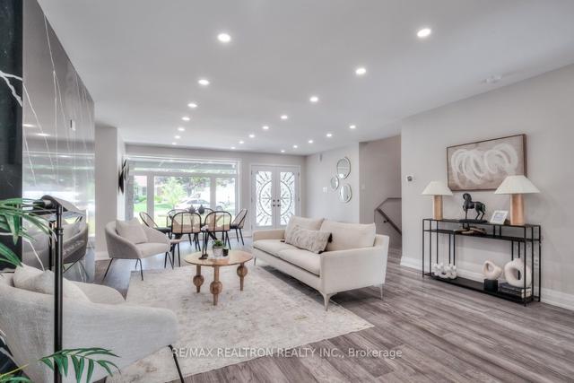 32 Hirondelle Pl, House detached with 4 bedrooms, 3 bathrooms and 3 parking in Toronto ON | Image 36