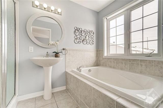 407 Dusk Private, Townhouse with 3 bedrooms, 3 bathrooms and 4 parking in Ottawa ON | Image 20