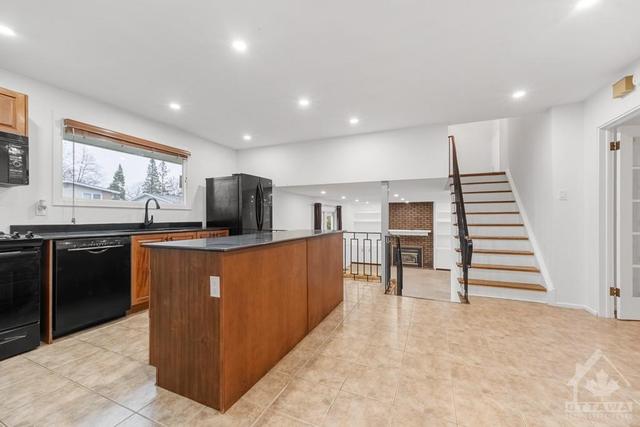 579 Duff Crescent, House detached with 4 bedrooms, 3 bathrooms and 6 parking in Ottawa ON | Image 10