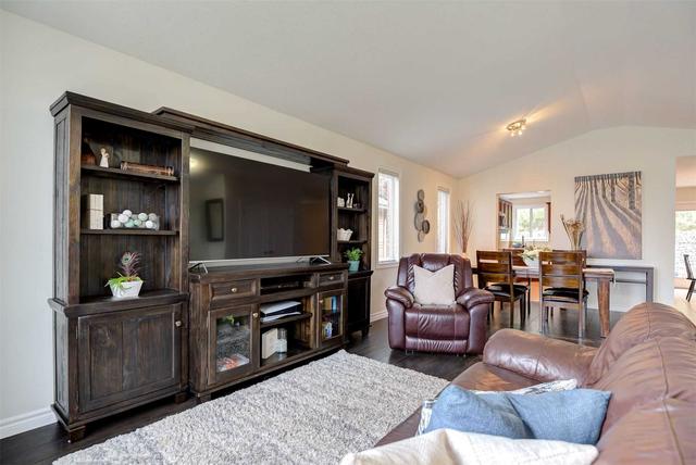 43 Erika Crt, House detached with 3 bedrooms, 3 bathrooms and 4 parking in Kitchener ON | Image 2