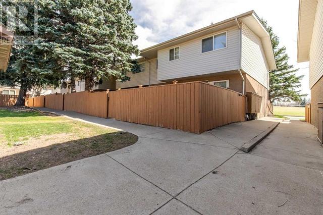 17, - 1915 18 Avenue N, House attached with 3 bedrooms, 1 bathrooms and 2 parking in Lethbridge AB | Image 9