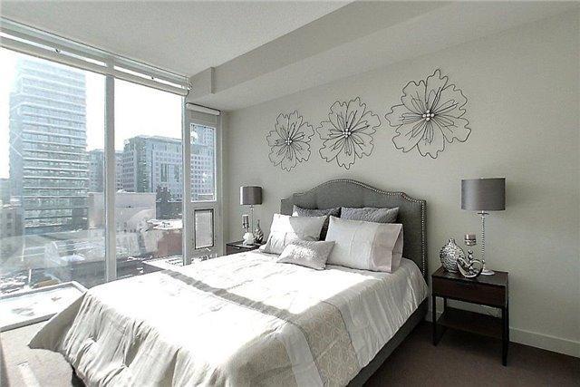 818 - 21 Nelson St, Condo with 2 bedrooms, 2 bathrooms and 1 parking in Toronto ON | Image 7