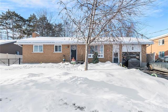 1740 St Laurent Street, House detached with 3 bedrooms, 2 bathrooms and 4 parking in Clarence Rockland ON | Image 1