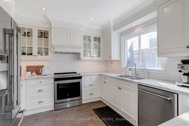205 Nottingham Dr, House detached with 4 bedrooms, 4 bathrooms and 4 parking in Oakville ON | Image 6