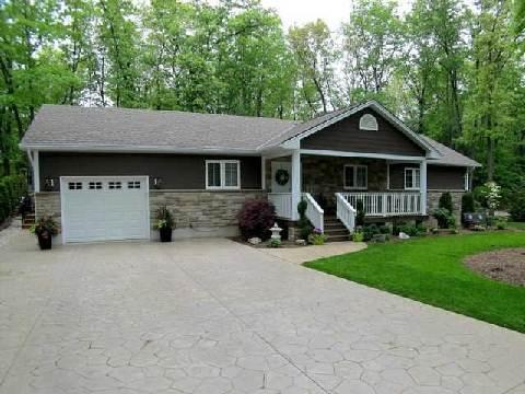 10138 Jennison Cres, House detached with 3 bedrooms, 3 bathrooms and 6 parking in Lambton Shores ON | Image 1
