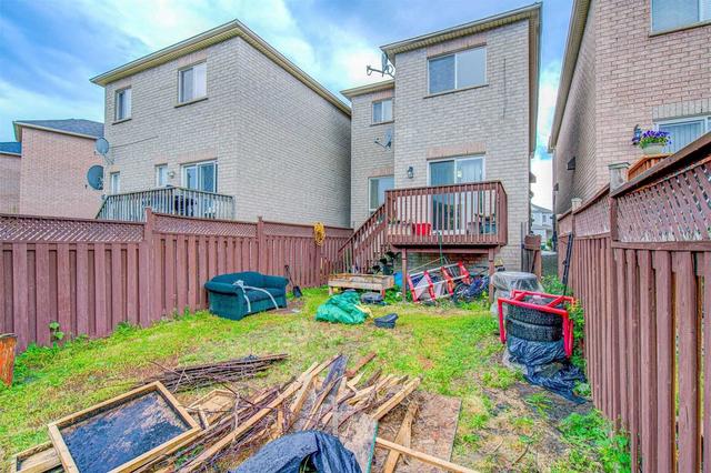 698 Rossellini Dr, House attached with 3 bedrooms, 4 bathrooms and 3 parking in Mississauga ON | Image 26