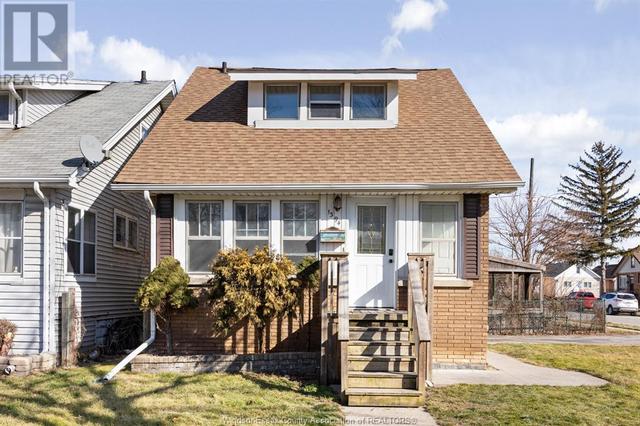 1394 Howard Avenue, House detached with 4 bedrooms, 2 bathrooms and null parking in Windsor ON | Image 1