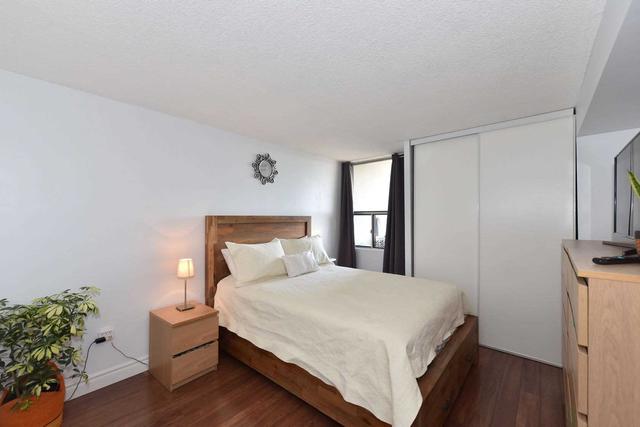 1106 - 45 Sunrise Ave, Condo with 2 bedrooms, 1 bathrooms and 1 parking in Toronto ON | Image 9