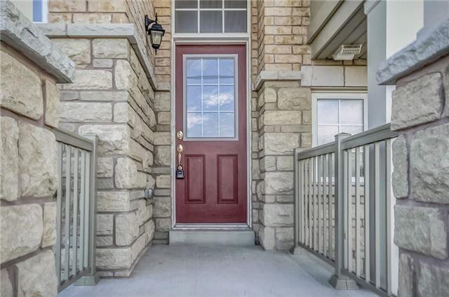 111 Chapman Dr, Townhouse with 2 bedrooms, 2 bathrooms and 1 parking in Ajax ON | Image 2