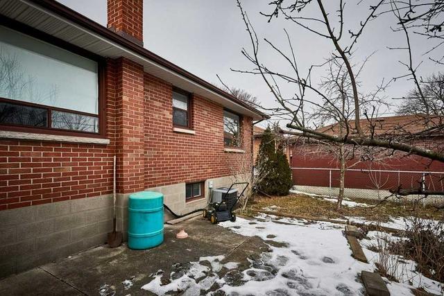 223 Cromwell Ave, House detached with 3 bedrooms, 2 bathrooms and 4 parking in Oshawa ON | Image 2