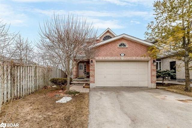 122 Chalmers Drive S, House detached with 4 bedrooms, 2 bathrooms and null parking in Barrie ON | Image 1