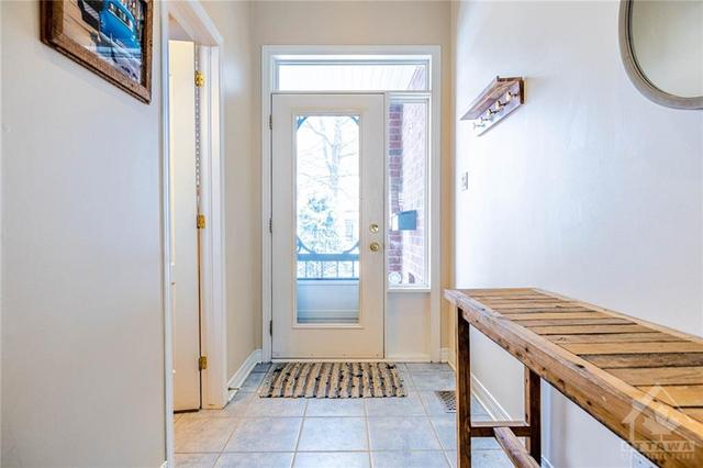 519 Devonwood Circle, Townhouse with 3 bedrooms, 3 bathrooms and 3 parking in Ottawa ON | Image 3