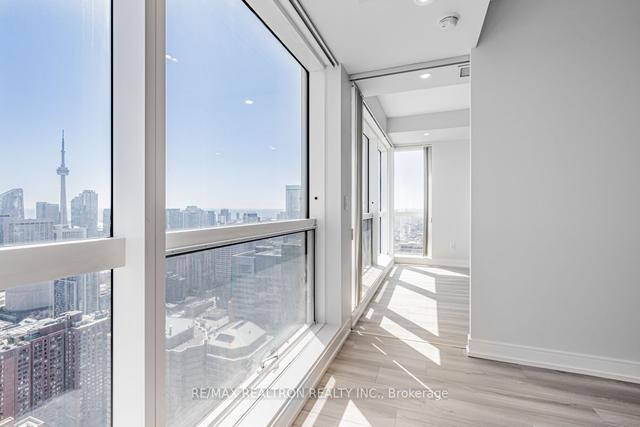 4909 - 386 Yonge St, Condo with 2 bedrooms, 2 bathrooms and 1 parking in Toronto ON | Image 6