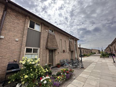 52 - 16 Rexdale, Townhouse with 2 bedrooms, 2 bathrooms and 1 parking in Toronto ON | Card Image