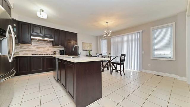 125 Russell Creek Dr, House detached with 4 bedrooms, 4 bathrooms and 6 parking in Brampton ON | Image 2