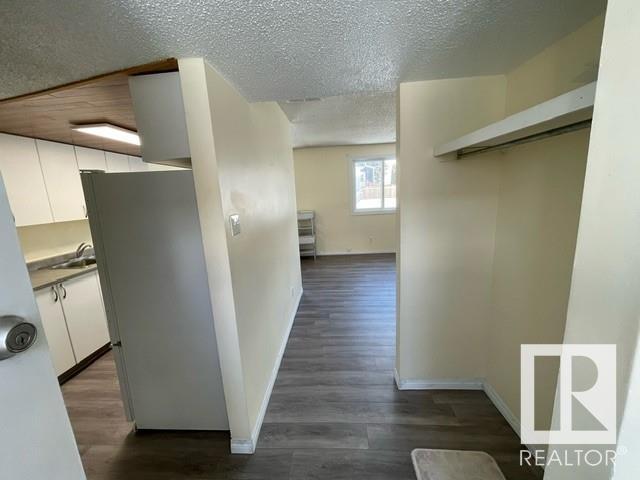 1430 Lakewood Rd Nw, House attached with 3 bedrooms, 1 bathrooms and 1 parking in Edmonton AB | Image 2