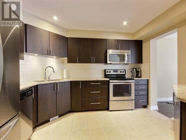617 Petrichor Cres, House attached with 3 bedrooms, 4 bathrooms and 2 parking in Ottawa ON | Image 2