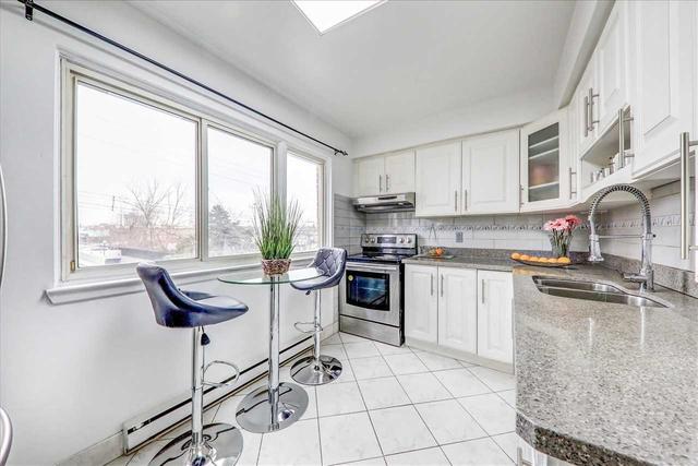 12 Torrance Rd, Townhouse with 3 bedrooms, 3 bathrooms and 2 parking in Toronto ON | Image 3