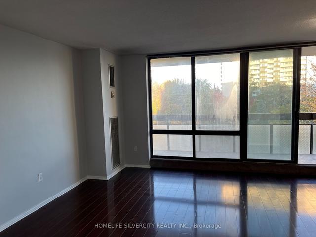 703 - 177 Linus Rd, Condo with 2 bedrooms, 2 bathrooms and 1 parking in Toronto ON | Image 24