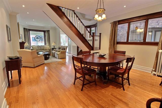26 Ridley Gdns, House semidetached with 3 bedrooms, 3 bathrooms and null parking in Toronto ON | Image 2