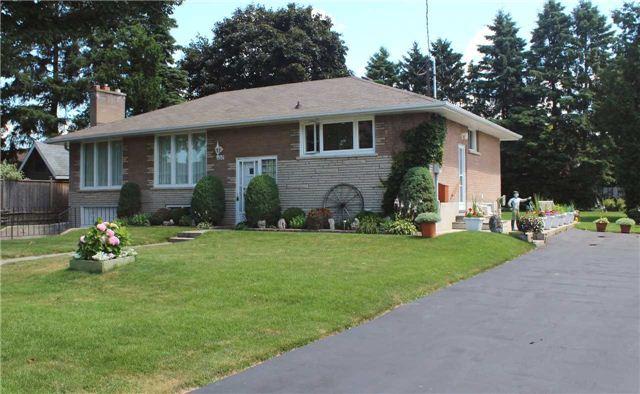 833 Centre St N, House detached with 3 bedrooms, 2 bathrooms and 6 parking in Whitby ON | Image 2