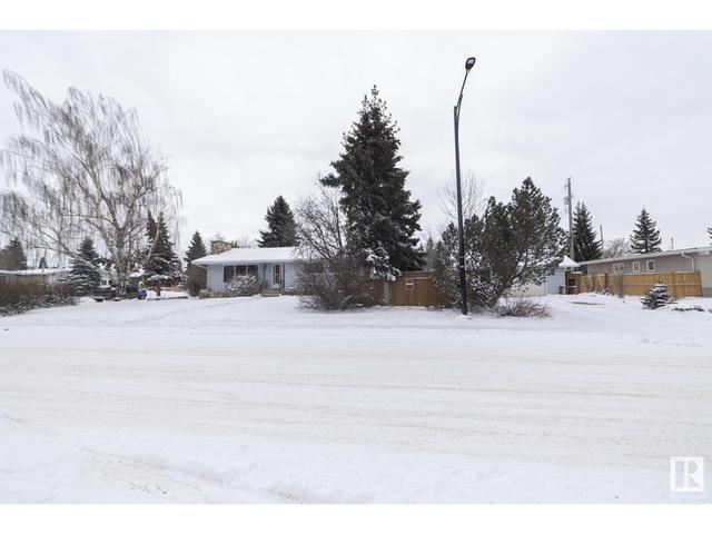 11307 46 Av Nw, House detached with 4 bedrooms, 2 bathrooms and null parking in Edmonton AB | Image 3