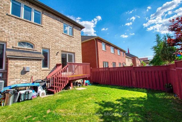 upper - 18 Saint Eugene St, House semidetached with 3 bedrooms, 3 bathrooms and 2 parking in Brampton ON | Image 31