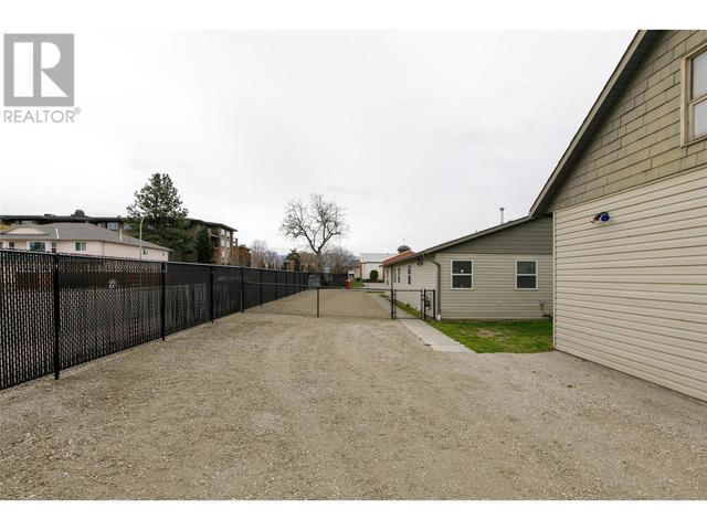 1090 Coronation Avenue, House detached with 2 bedrooms, 1 bathrooms and 8 parking in Kelowna BC | Image 7
