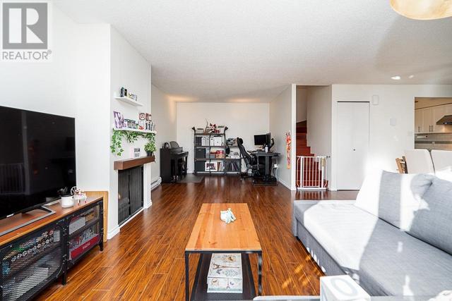 3913 Pender Street, House attached with 2 bedrooms, 2 bathrooms and 1 parking in Burnaby BC | Image 6