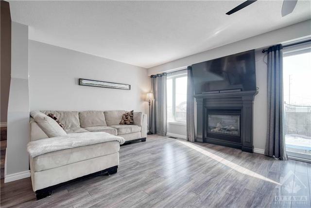 136 Freeport Avenue, Townhouse with 3 bedrooms, 3 bathrooms and 2 parking in Ottawa ON | Image 11