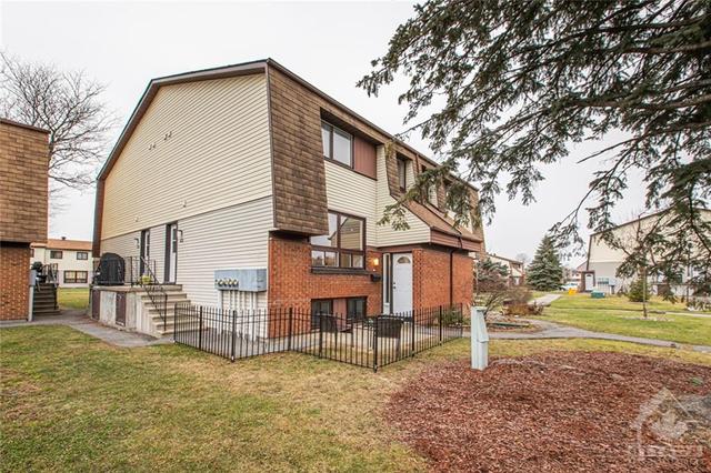 14 Woodvale Green, Townhouse with 3 bedrooms, 2 bathrooms and 1 parking in Ottawa ON | Image 30
