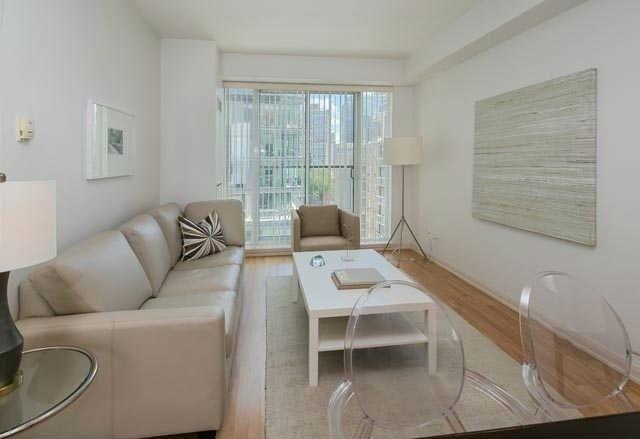 710 - 18 Beverley St, Condo with 1 bedrooms, 1 bathrooms and 1 parking in Toronto ON | Image 2