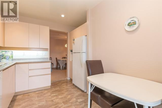 307 - 1100 Union Rd, Condo with 2 bedrooms, 2 bathrooms and 1 parking in Saanich BC | Card Image