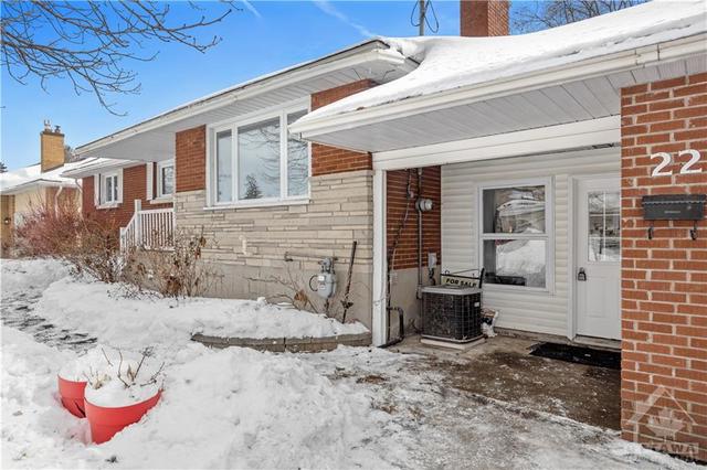 22 Donna Street, House detached with 6 bedrooms, 2 bathrooms and 5 parking in Ottawa ON | Image 4
