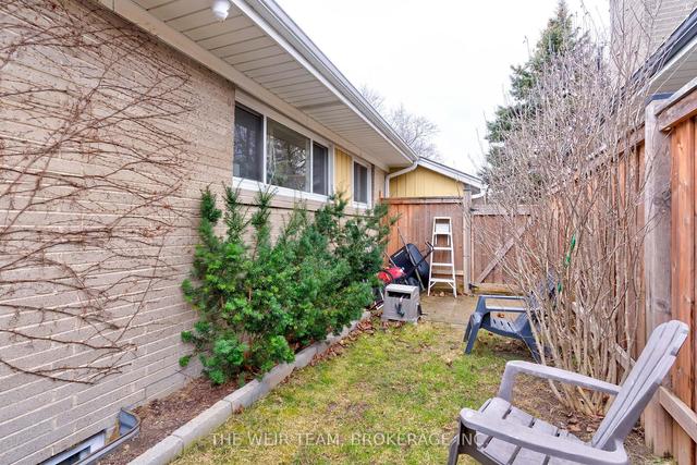 31 Moorecroft Cres, House detached with 3 bedrooms, 2 bathrooms and 4 parking in Toronto ON | Image 27