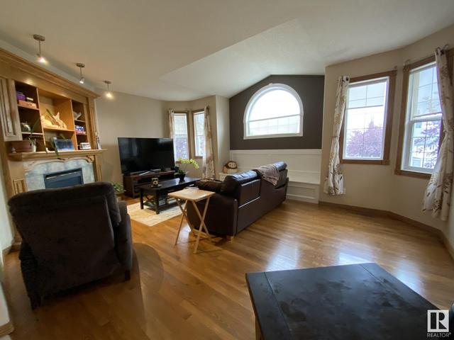10903 176a Av Nw, House detached with 4 bedrooms, 3 bathrooms and 6 parking in Edmonton AB | Image 16