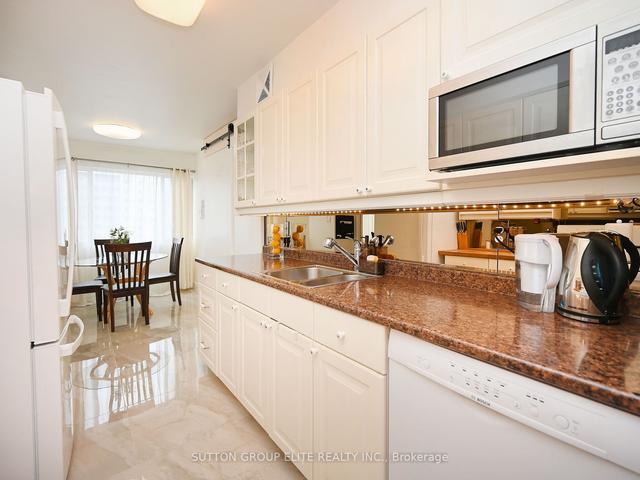 1602 - 50 Elm Dr E, Condo with 3 bedrooms, 2 bathrooms and 2 parking in Mississauga ON | Image 2
