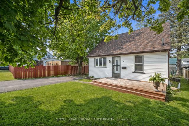 68 Crown St, House detached with 2 bedrooms, 1 bathrooms and 4 parking in Quinte West ON | Image 37