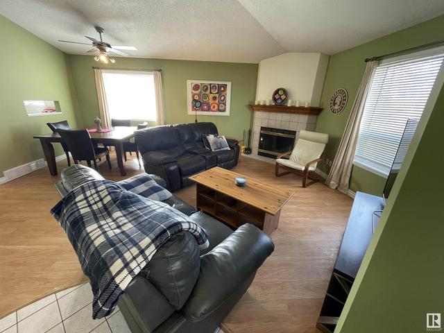 1 - 9505 176 St Nw, House attached with 2 bedrooms, 1 bathrooms and 2 parking in Edmonton AB | Image 3