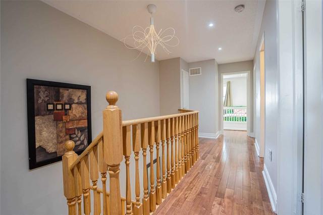 3217 Neyagawa Blvd, House attached with 3 bedrooms, 3 bathrooms and 2 parking in Oakville ON | Image 4