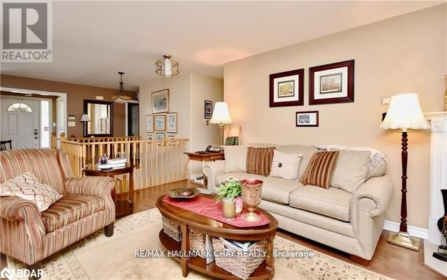 25 Glen Oak Crt, House detached with 2 bedrooms, 3 bathrooms and 9 parking in Barrie ON | Image 23