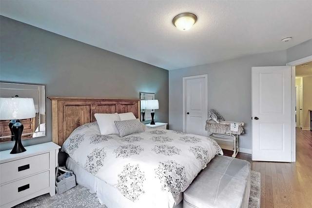 13 Merrybrook Tr, House attached with 3 bedrooms, 3 bathrooms and 3 parking in Brampton ON | Image 22