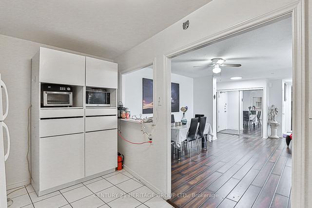 1403 - 100 Echo Pt, Condo with 3 bedrooms, 2 bathrooms and 1 parking in Toronto ON | Image 11