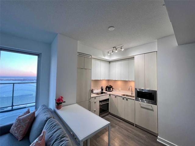4311 - 125 Blue Jays Way, Condo with 3 bedrooms, 2 bathrooms and 1 parking in Toronto ON | Image 3