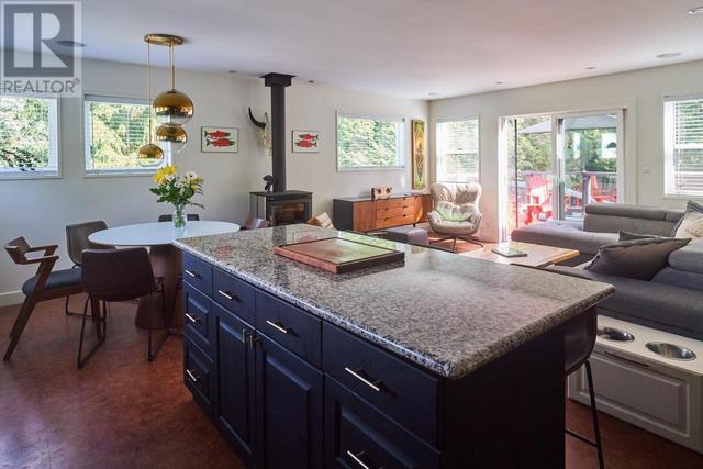 6307 Lorimer Road, House detached with 3 bedrooms, 2 bathrooms and 5 parking in Whistler BC | Image 7