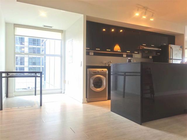 305 - 29 Singer Crt, Condo with 2 bedrooms, 2 bathrooms and 1 parking in Toronto ON | Image 8